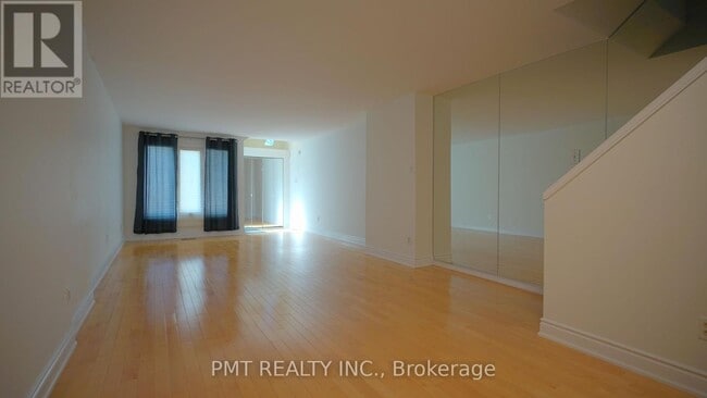 Building Photo - 597 Roehampton Ave