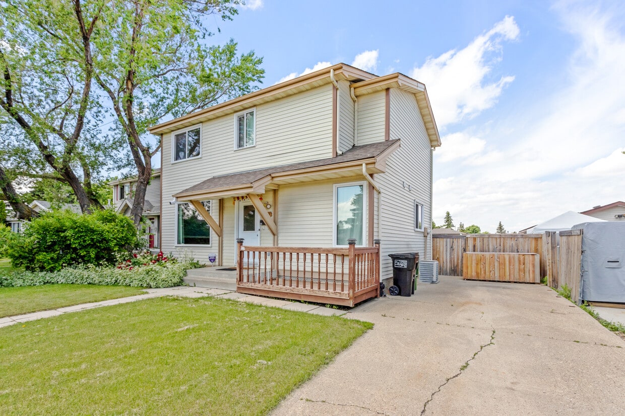 Photo principale - 1329-1339 39 St NW