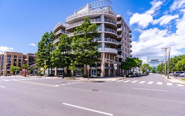 Building Photo - Upscale 2 Bed 2.5 Bath Condo In Contempora...