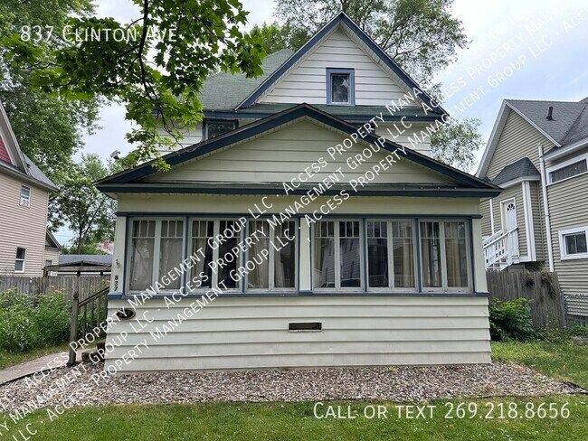 Foto del edificio - Large, Updated 3 bed/1.5 bath home for rent!