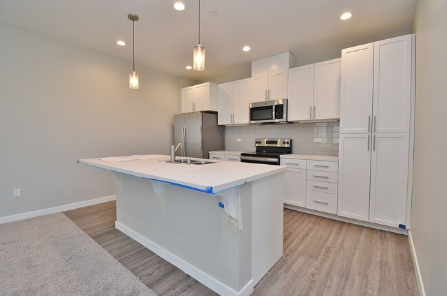 Foto del edificio - $3,390 / 2 BR - STUNNING MODEL TOWN HOME IN CENTRAL FREMONT