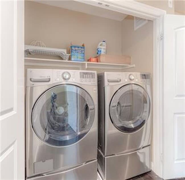 Building Photo - Upgraded 2 bedroom plus 2 bath condominium...