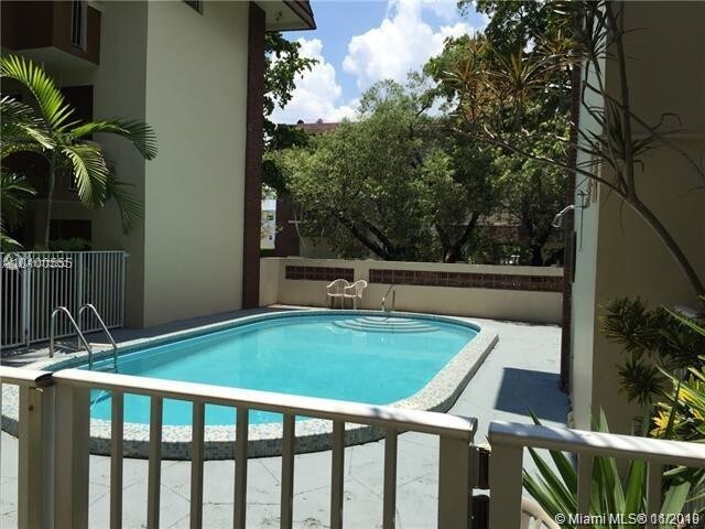 Foto del edificio - 680 Miller Dr