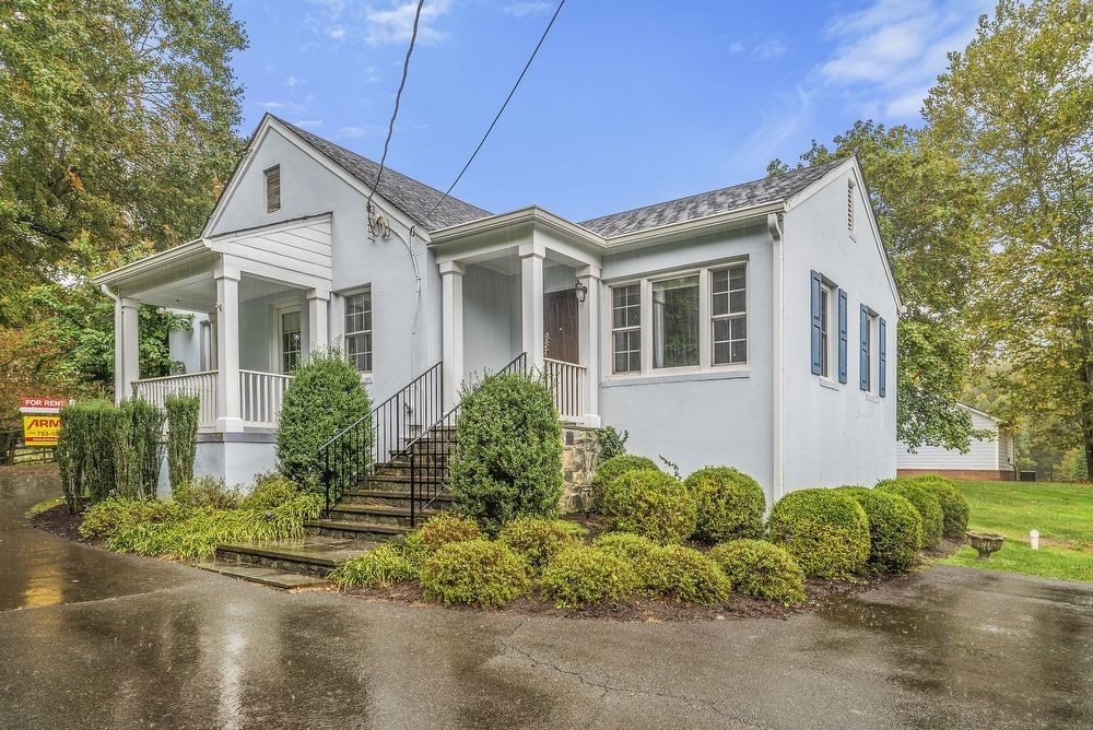 Primary Photo - Cottage in Great Falls For Rent