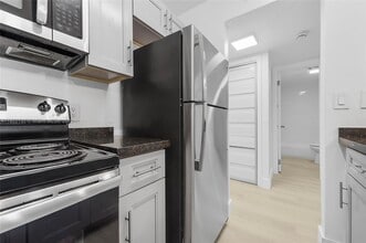 Building Photo - 12101 NE 6th Ave