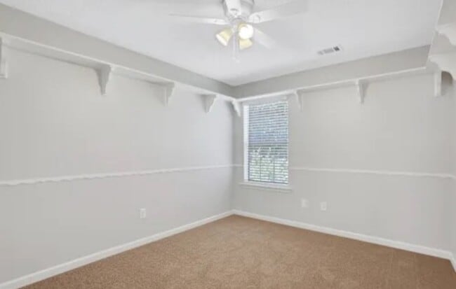 Foto del edificio - 3120 W Hidden Valley Rd