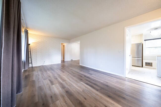 Foto del edificio - 7118 Ewing Ave N