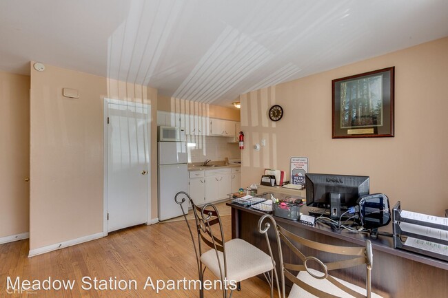 Building Photo - 1 br, 1 bath Apartment - 14525 S. Pulaski