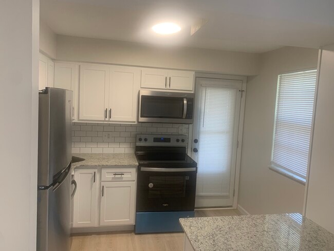 Building Photo - 11881 Cresta Verde Dr