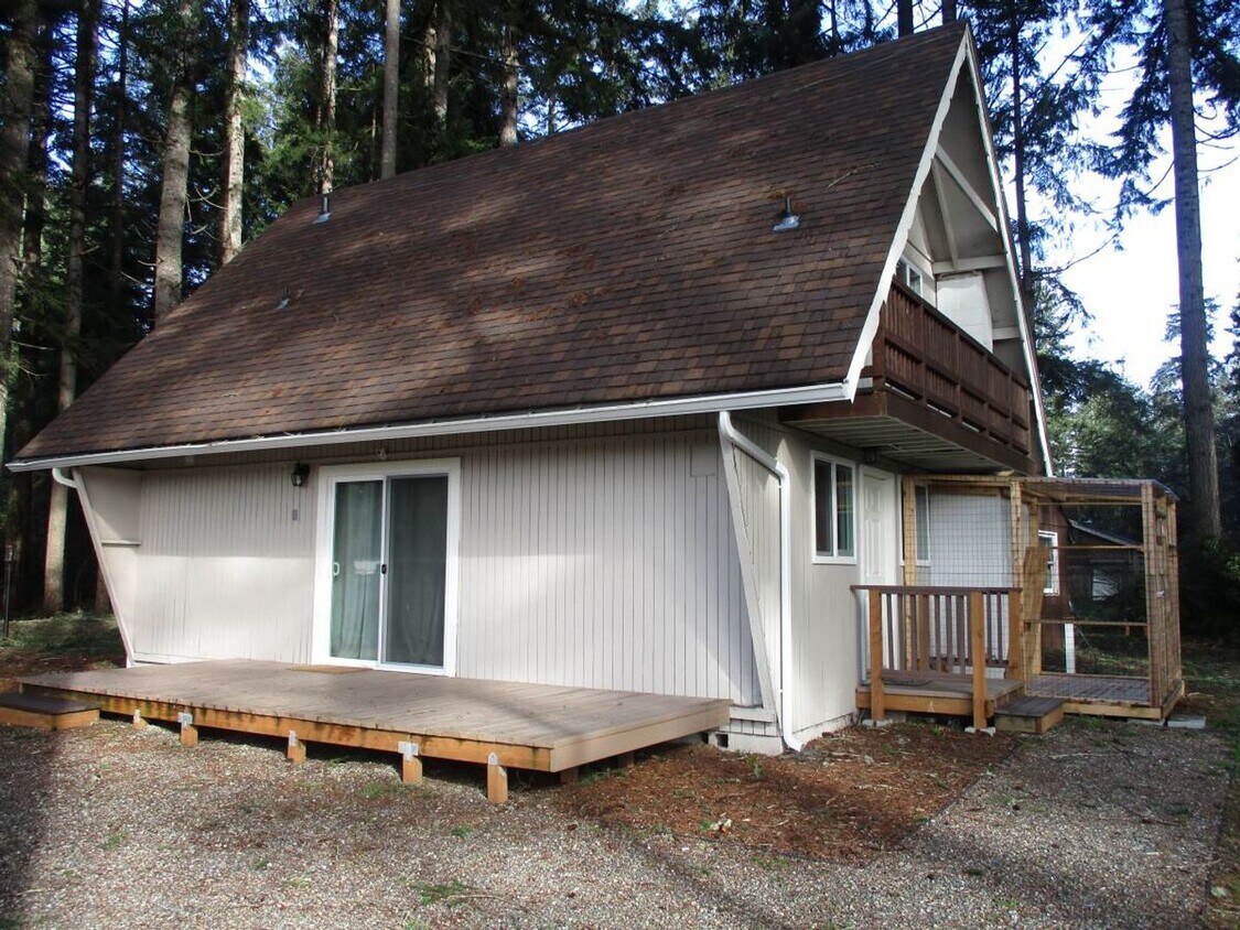 Primary Photo - 2 Bedroom 2 Bathroom Lake Holiday Home