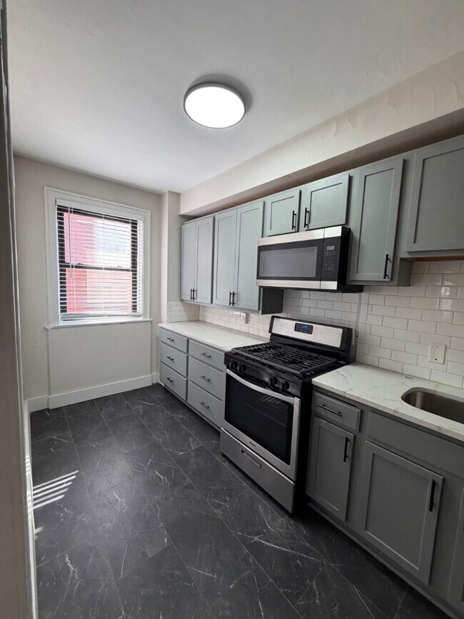 Foto del edificio - Charming 1 Bedroom ni CWE *1st Floor unit