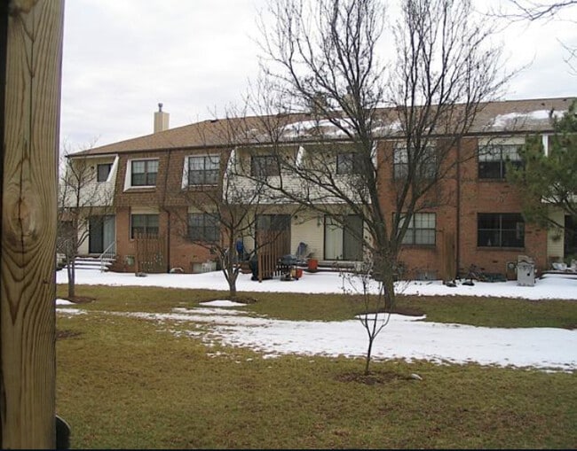 Building Photo - 3405 Wellington Ct
