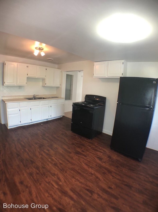 Building Photo - 3018 McArthur Dr