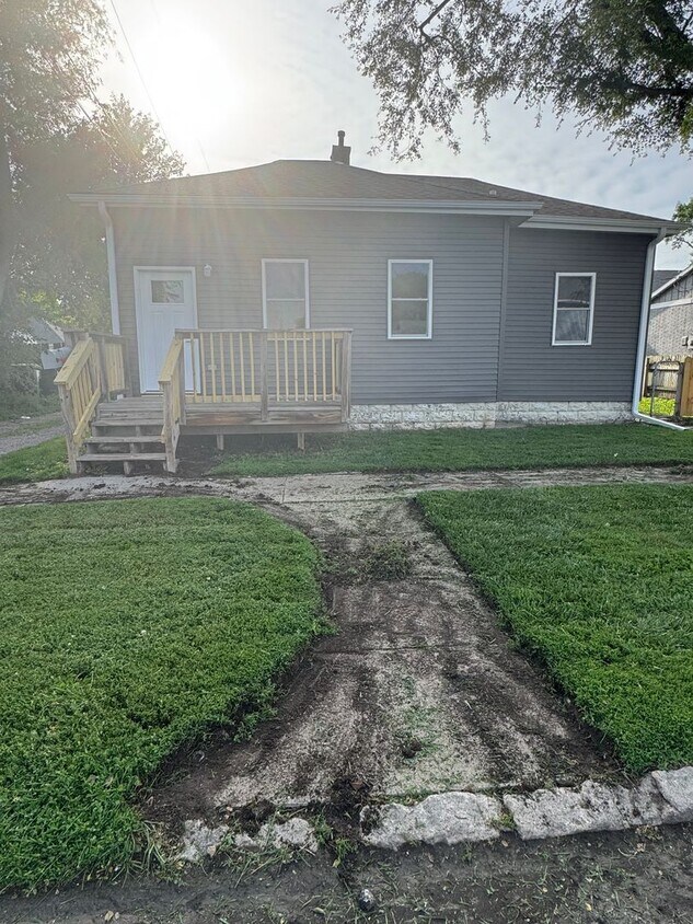 Primary Photo - 3 bed 1 bath