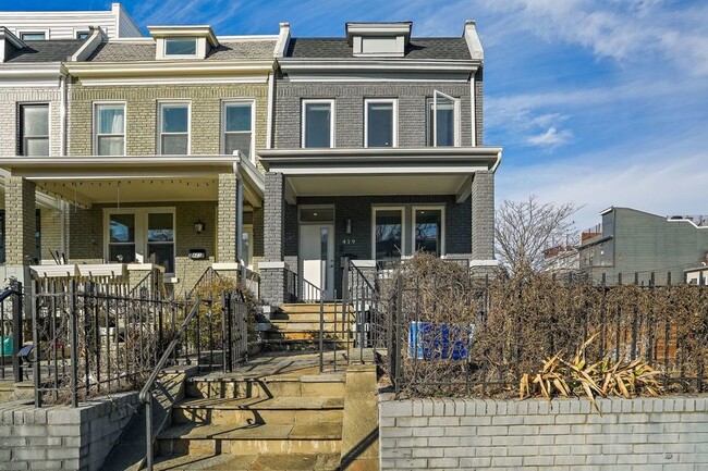 Building Photo - 419 Newton Pl NW