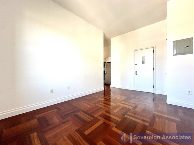 Building Photo - 609 W 137th St