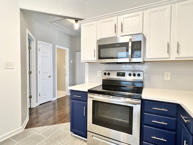 Foto del edificio - UPDATED 1 STORY TOWNHOME!
