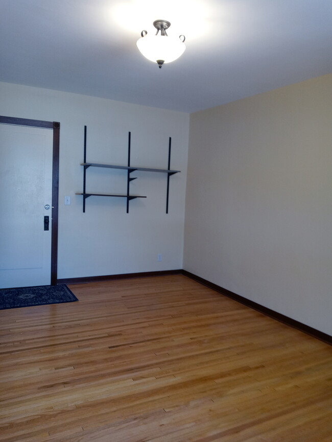 Building Photo - 2733 Girard Ave S