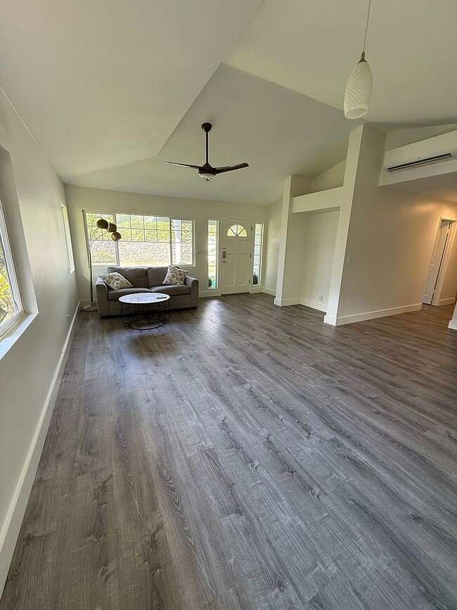 Foto del edificio - 100 N Laelua Pl