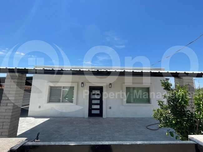 Building Photo - 920 S Kroeger Ln