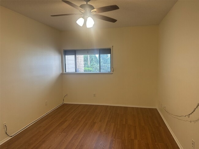 Building Photo - 7009 N Holiday Dr