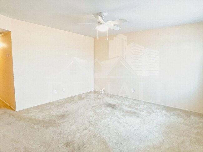 Foto del edificio - 1515 W Huntington Dr