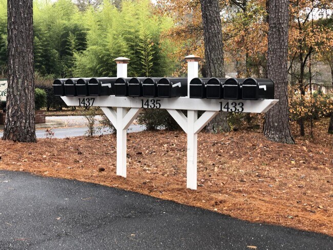 Mailboxes - 1433 Fernwood Glendale Rd
