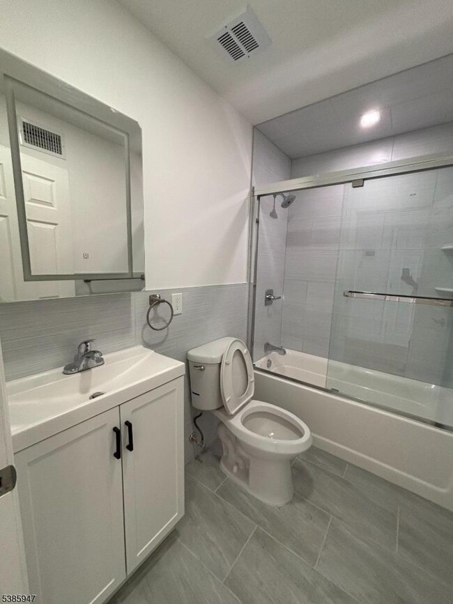 Building Photo - 189 Main St