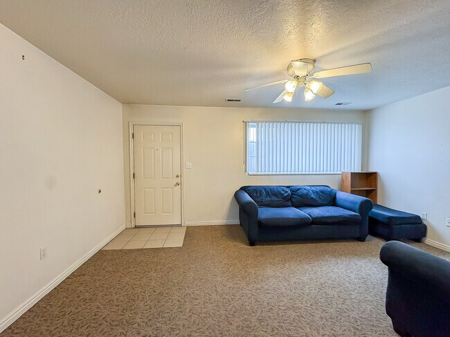 Foto del edificio - 391 E 700 N