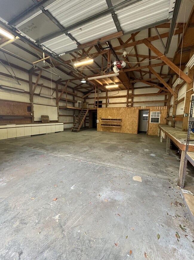 Building Photo - 380 Di-Cindy Ln