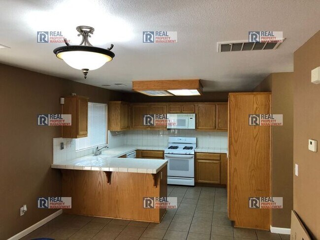 Building Photo - Riverbank "Crossroads" 4 Bedroom 3 Bath + ...