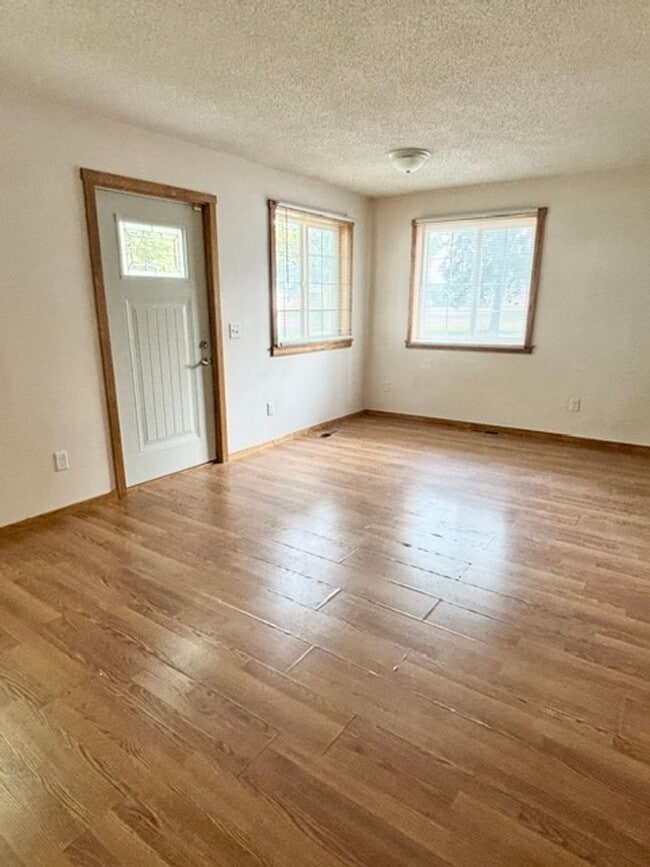 Building Photo - Available Now 2 Bedroom 1 Bath Single Family Home in Waite Park