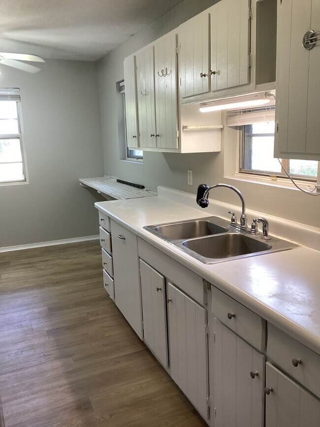 Foto del edificio - 3 Bedroom House in Harrison