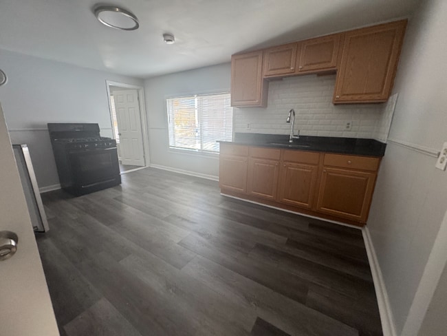 Building Photo - 170 Washington St