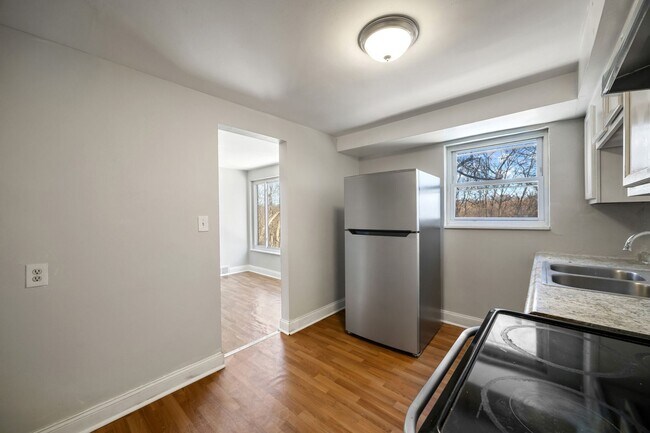 Foto del edificio - 462-464 Idlewood Rd