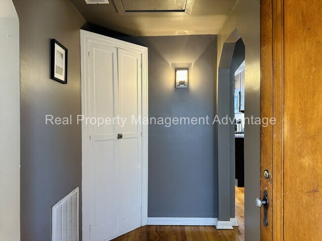 Building Photo - 781 Camden St