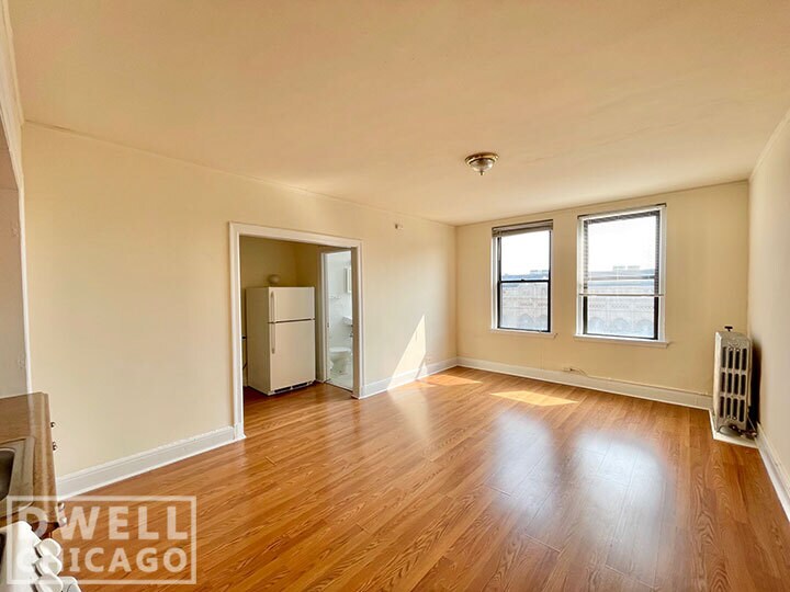 Foto principal - 2777 N Milwaukee Ave