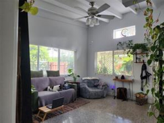 Foto del edificio - 1313 NE 16th Ter