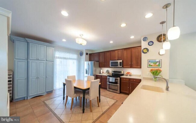 Foto del edificio - 6931 Rolling Creek Way