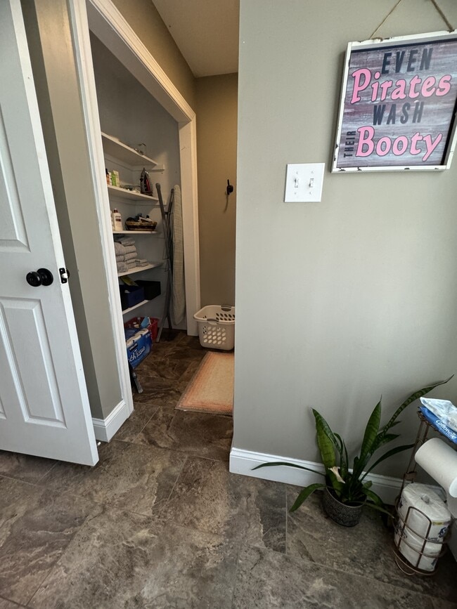 Building Photo - 1428 Outpost Rd