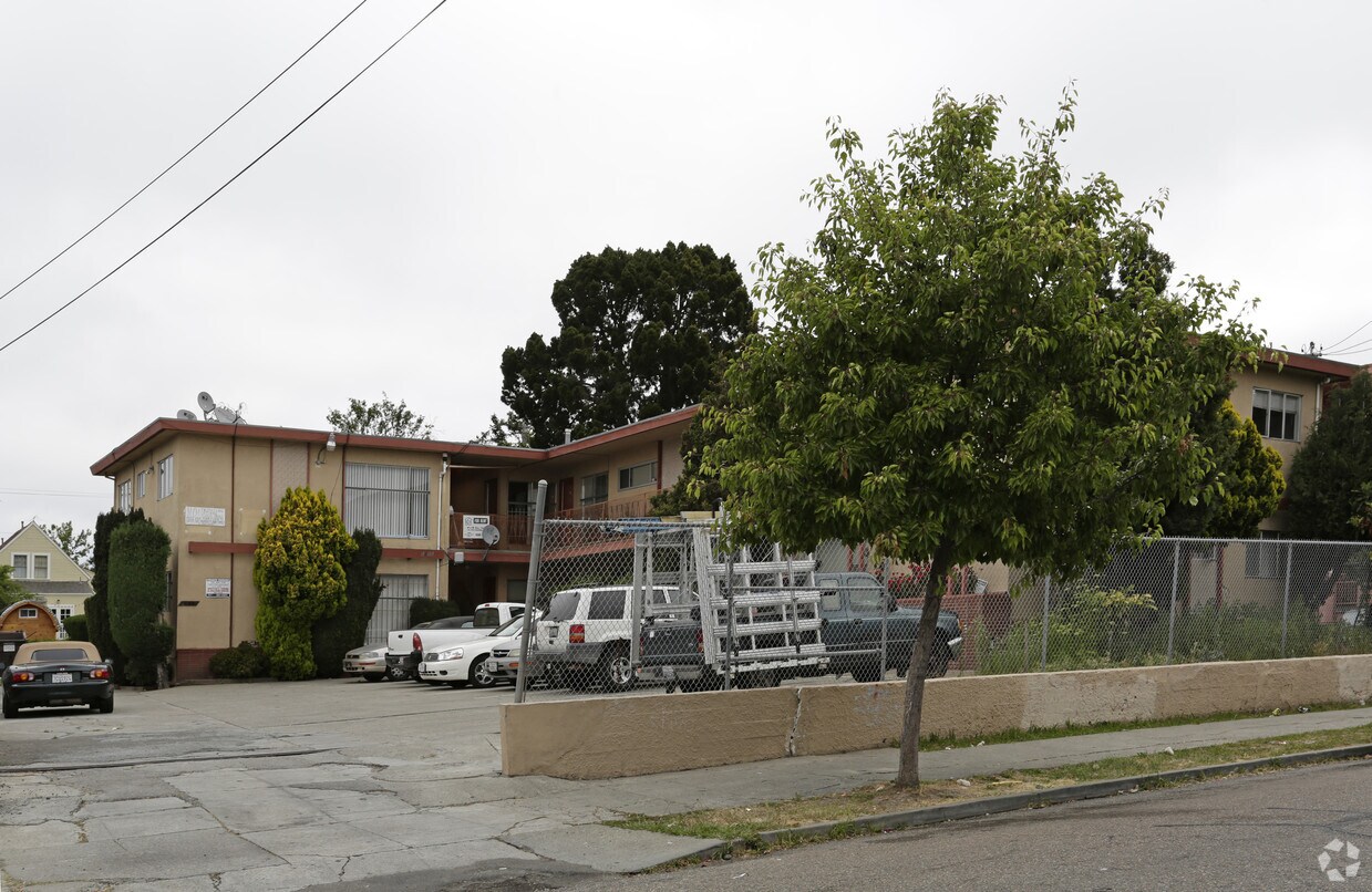 Primary Photo - 1611 Russell St