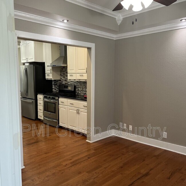 Building Photo - 1608 S Kalanchoe Ave W