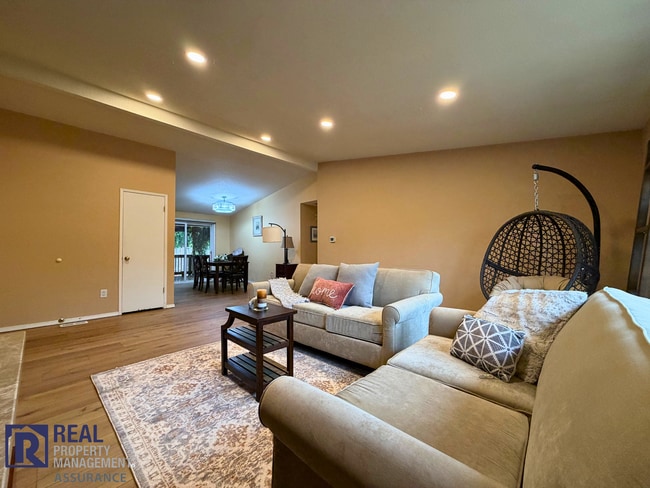 Building Photo - 10685 SW 77th Ave
