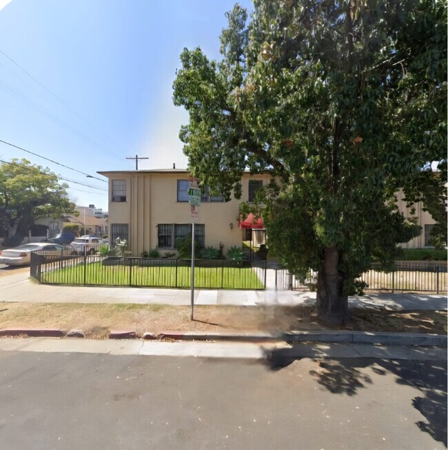 Foto del edificio - 5404 La Mirada Ave