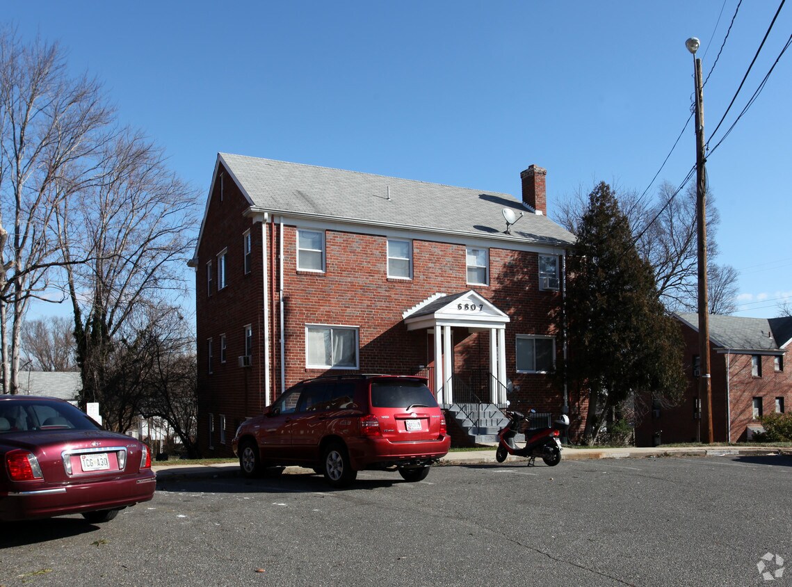 Foto principal - 6807 Red Top Rd
