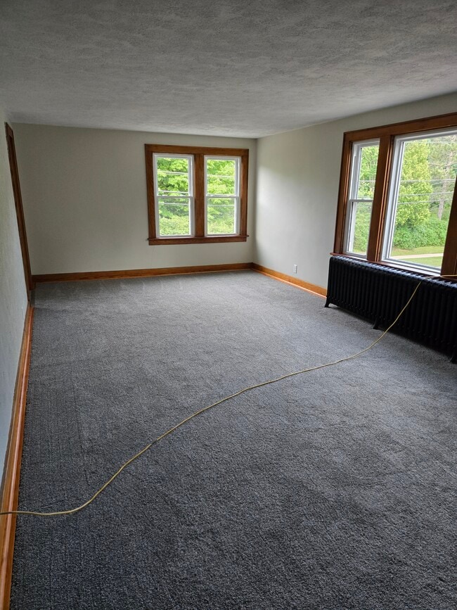 Building Photo - 307 N Brown Ave