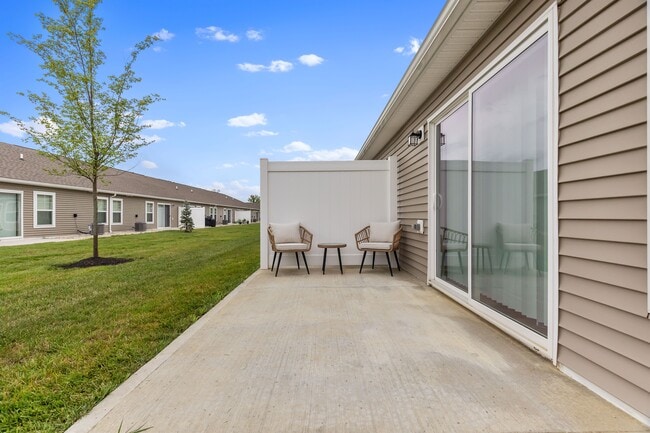 Building Photo - Redwood Groveport