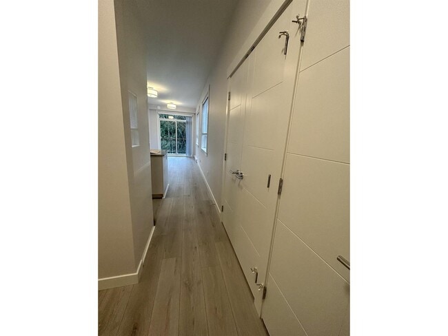 Building Photo - 406 32690 14TH AVENUE