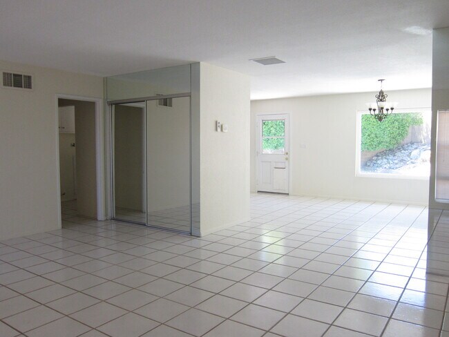 Foto del edificio - 39220 Karen St
