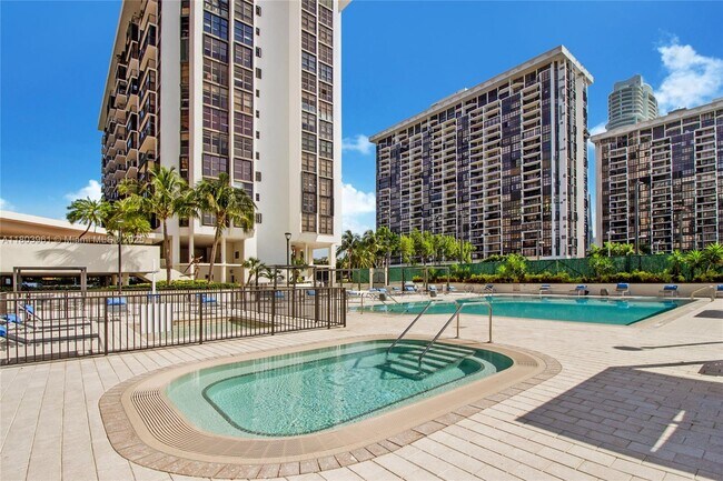 Foto del edificio - 1925 Brickell Ave